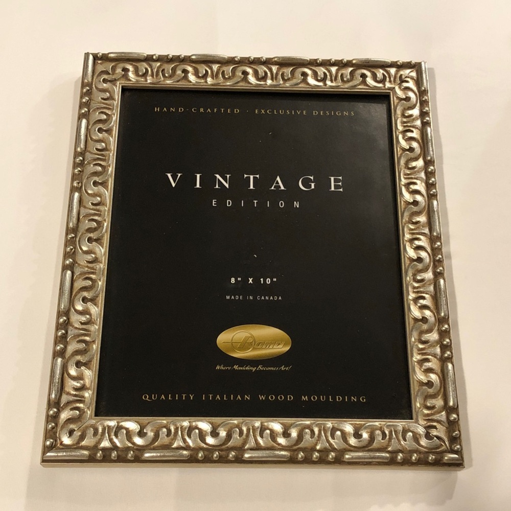 *NIB* Vintage Edition Photo Frame 8” x 10” Gold